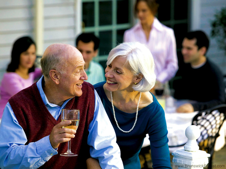 COUPLE DRINKING WINE