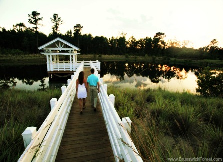 COUPLE WALKING 