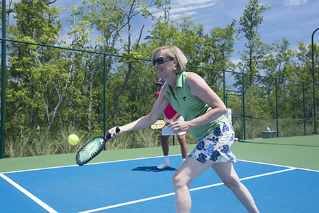 WOMAN PICKLEBALL